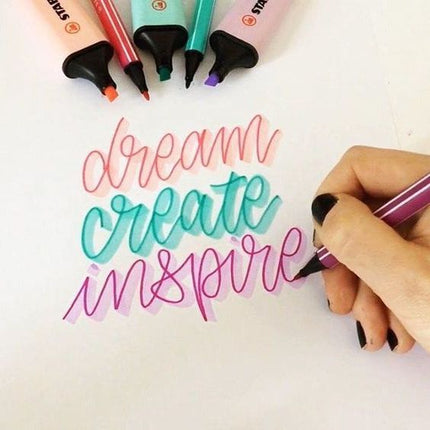 Scopri il Mondo del Lettering: Idee Regalo per Appassionati di Calligrafia e Disegno