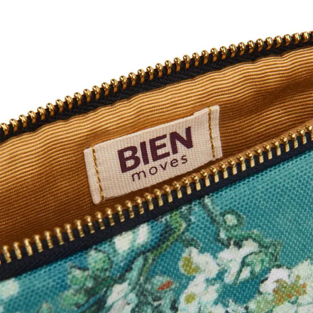 Astuccio con fiori di mandorla