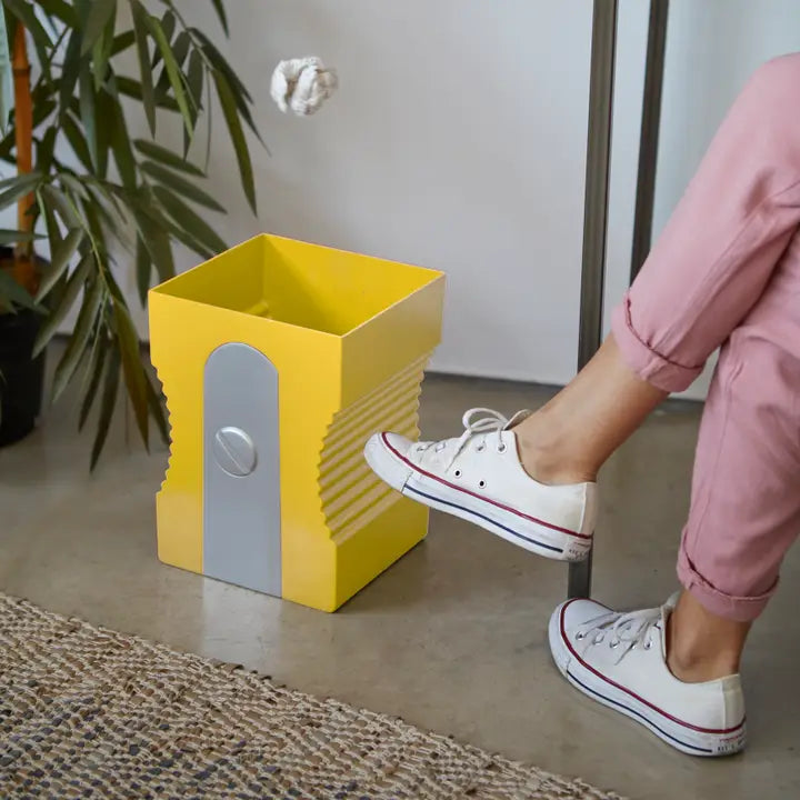 Cestino a forma di temperamatite giallo