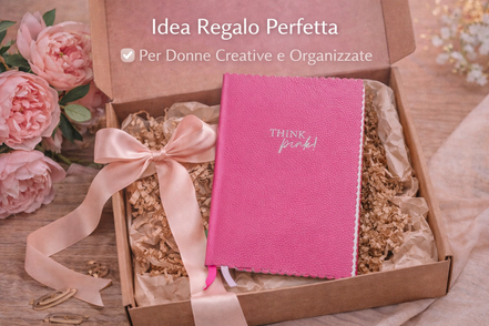 Taccuino Think Pink formato A5 con copertina vegana rosa e scritta decorativa, presentato come idea regalo elegante e creativa
